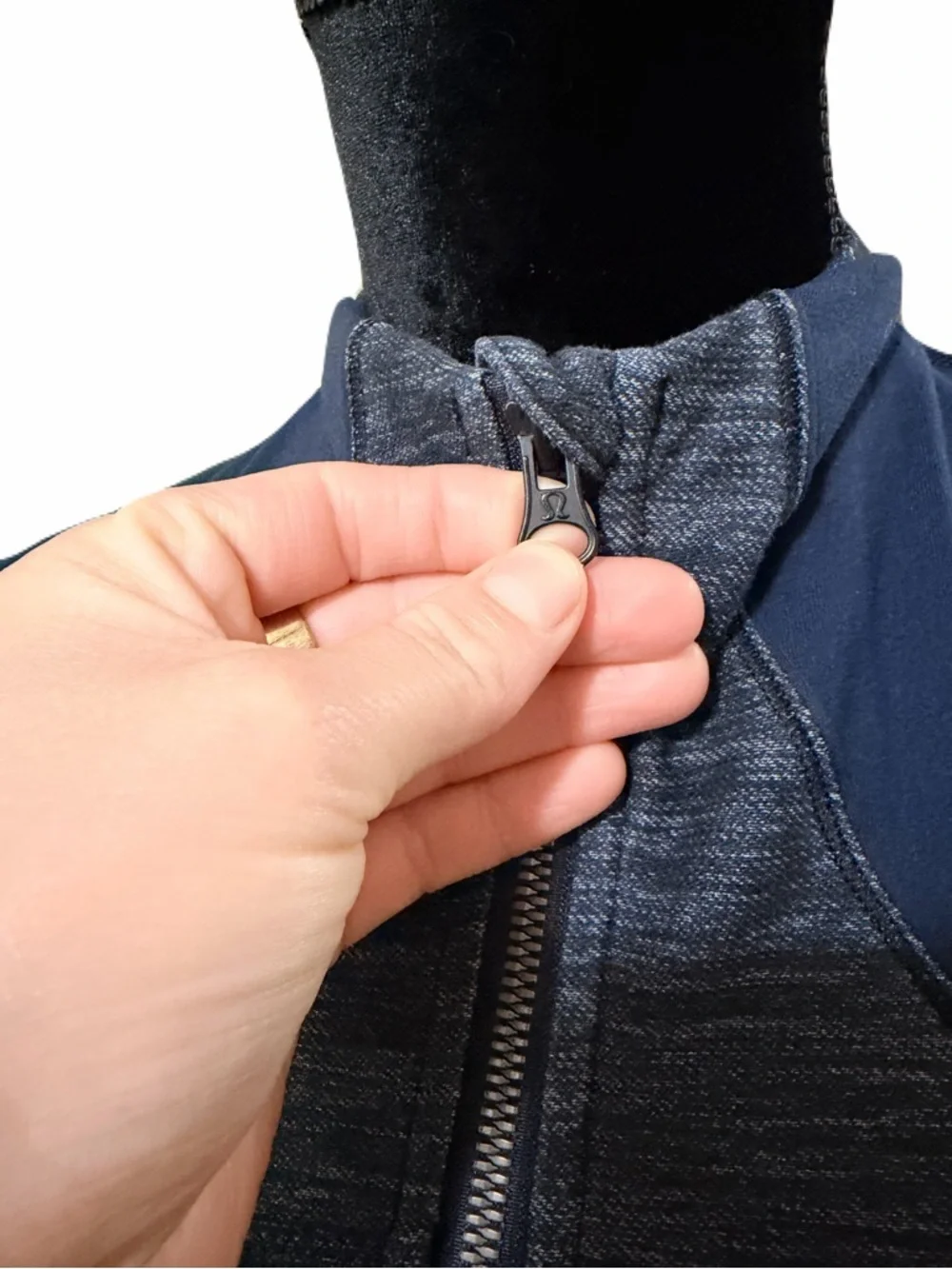 Lululemon Forme Jacket Reversible Slub Denim Inkwell size 2 luon material